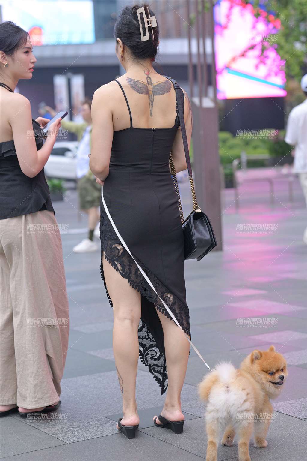 图片[2]-黑色包臀低胸美女-街拍流行馆