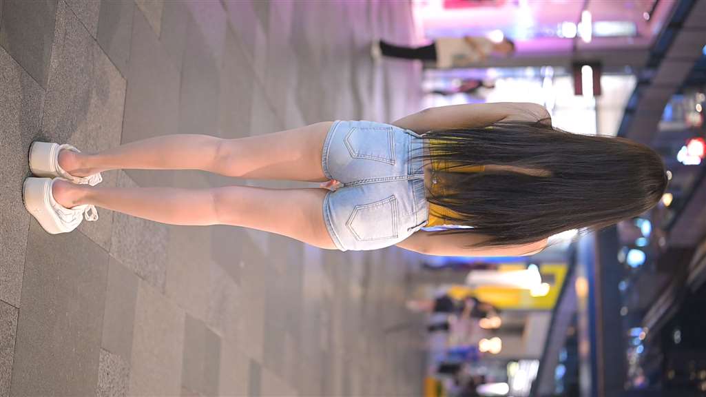 图片[2]-李青青牛仔热裤视频纯享版-街拍流行馆