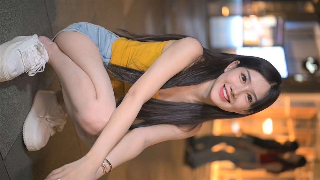 图片[4]-李青青牛仔热裤视频纯享版-街拍流行馆
