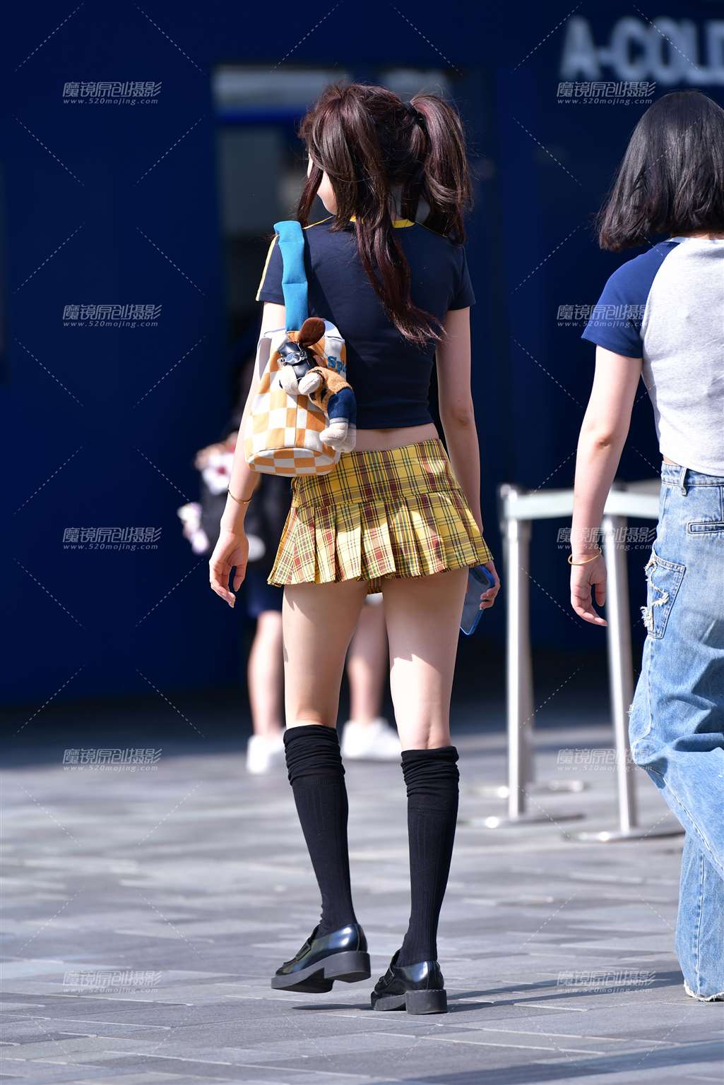 图片[3]-高挑短裙美女-街拍流行馆