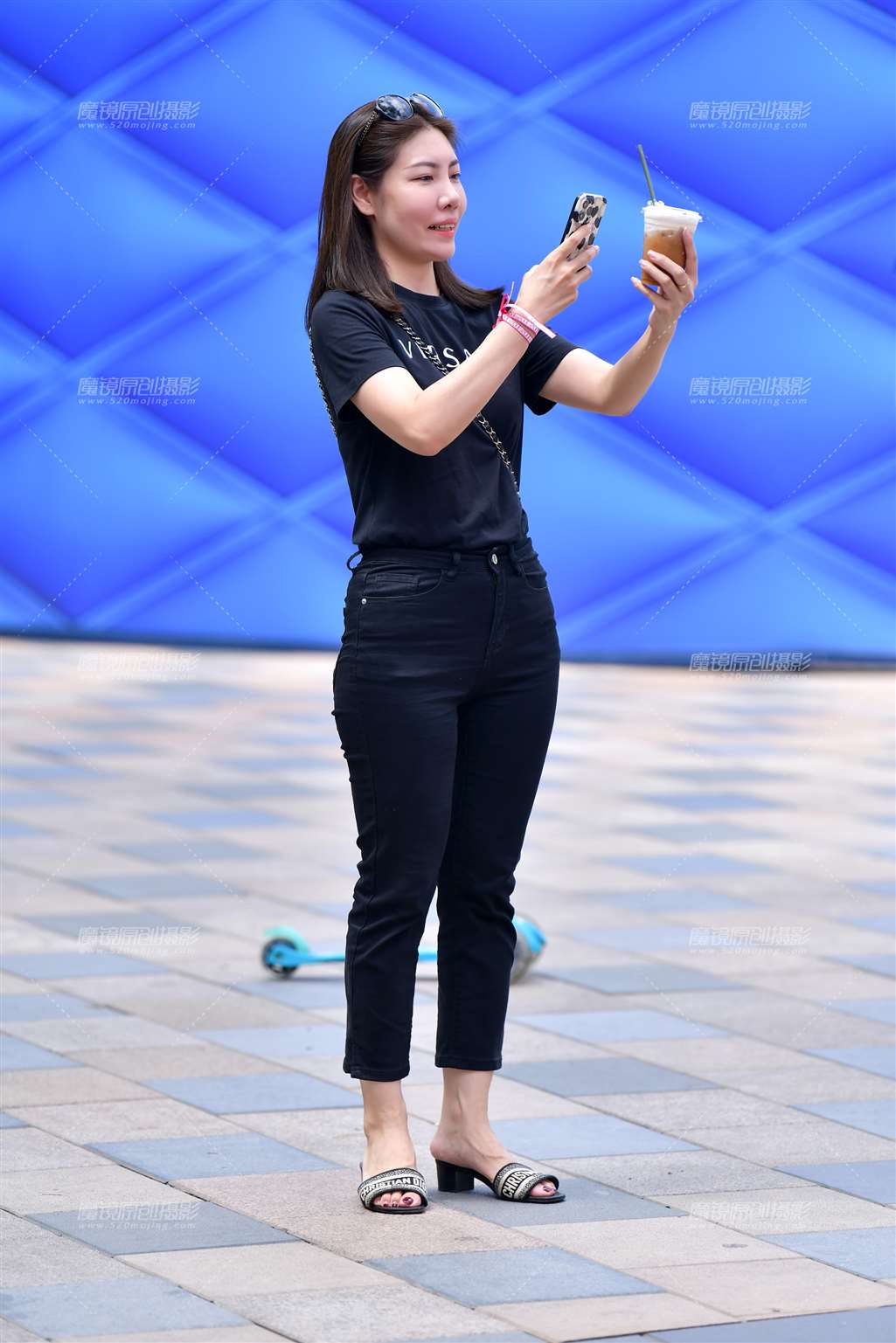 图片[5]-韵味九分黑牛仔裤美女-街拍流行馆