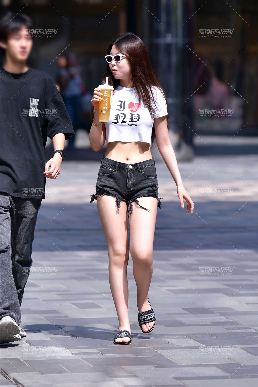 图片[4]-牛仔热裤小美女-街拍流行馆