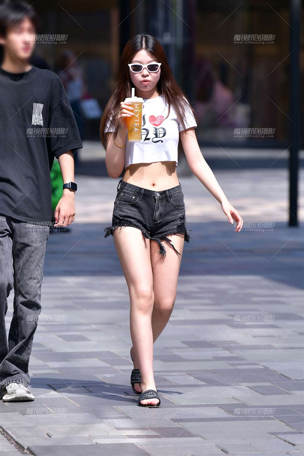 图片[5]-牛仔热裤小美女-街拍流行馆