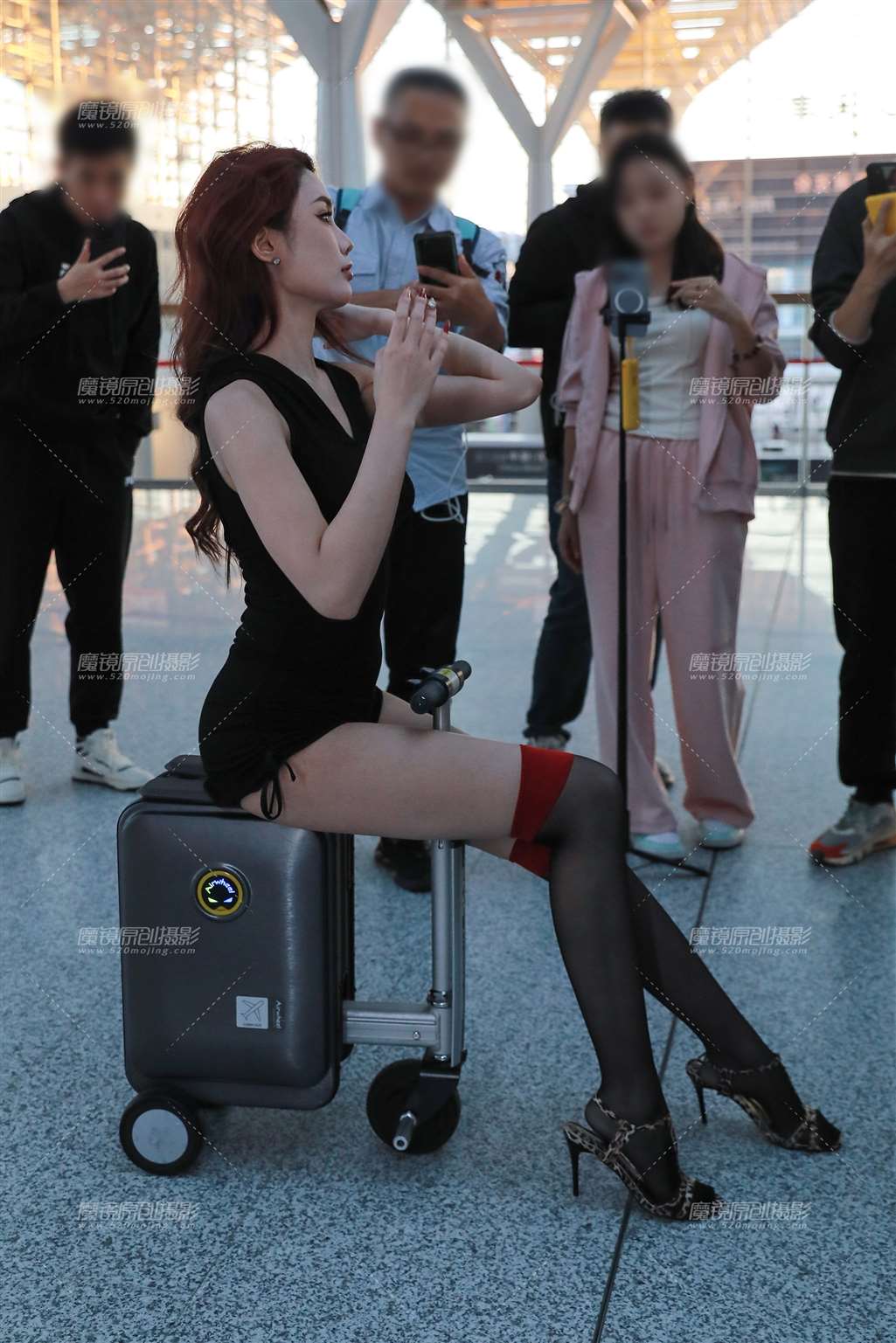 图片[3]-连体黑色热裤-街拍流行馆