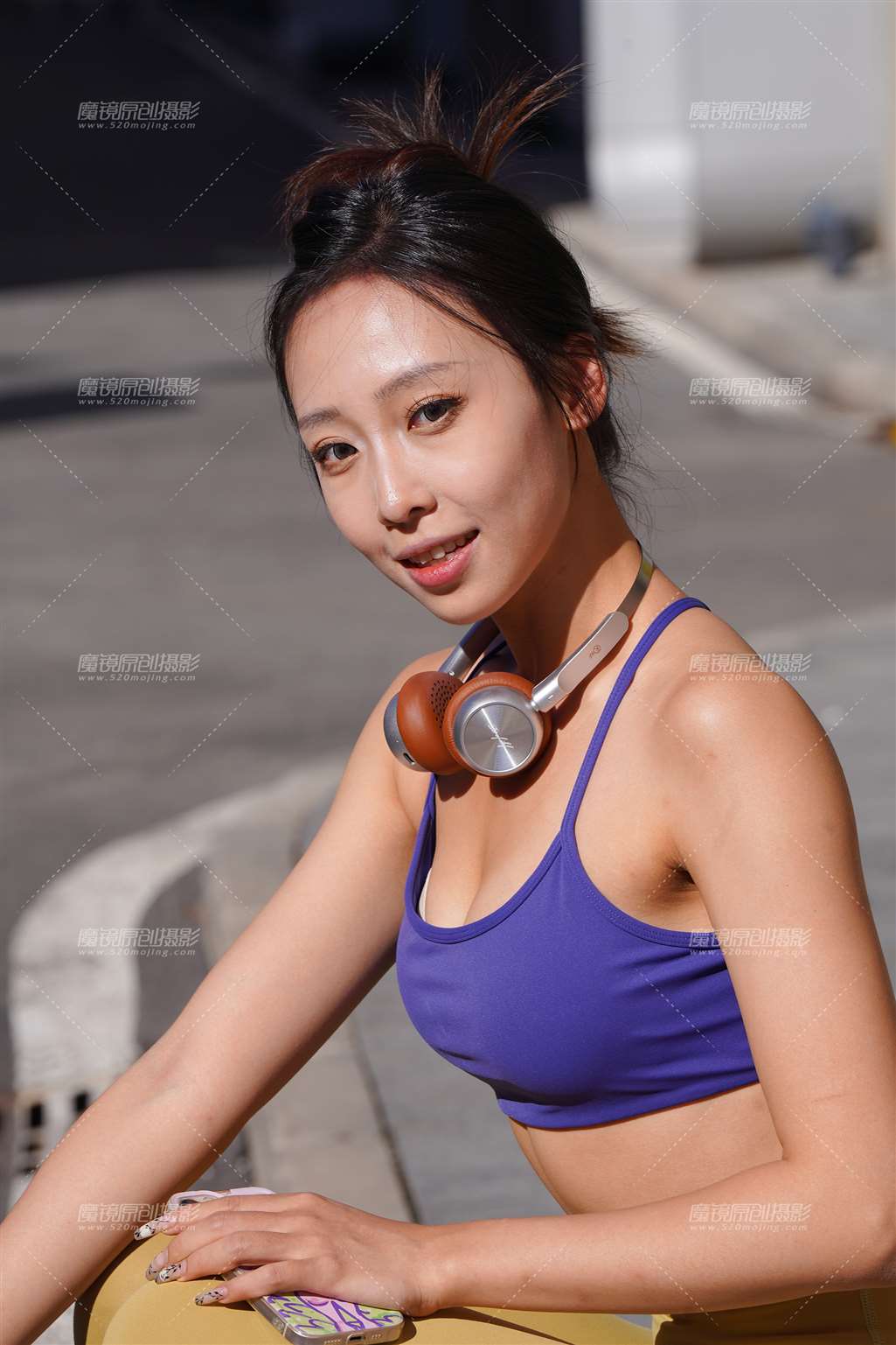 图片[3]-浅黄色瑜伽裤美女-街拍流行馆