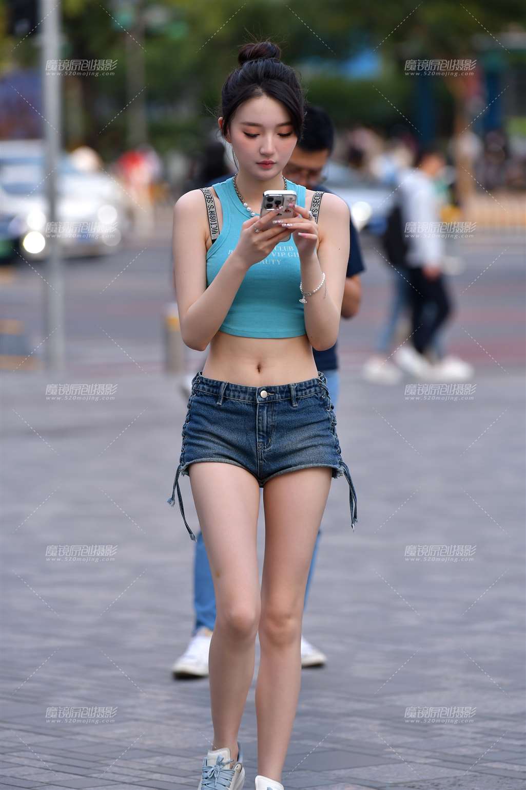 图片[1]-清纯热裤美女-街拍流行馆