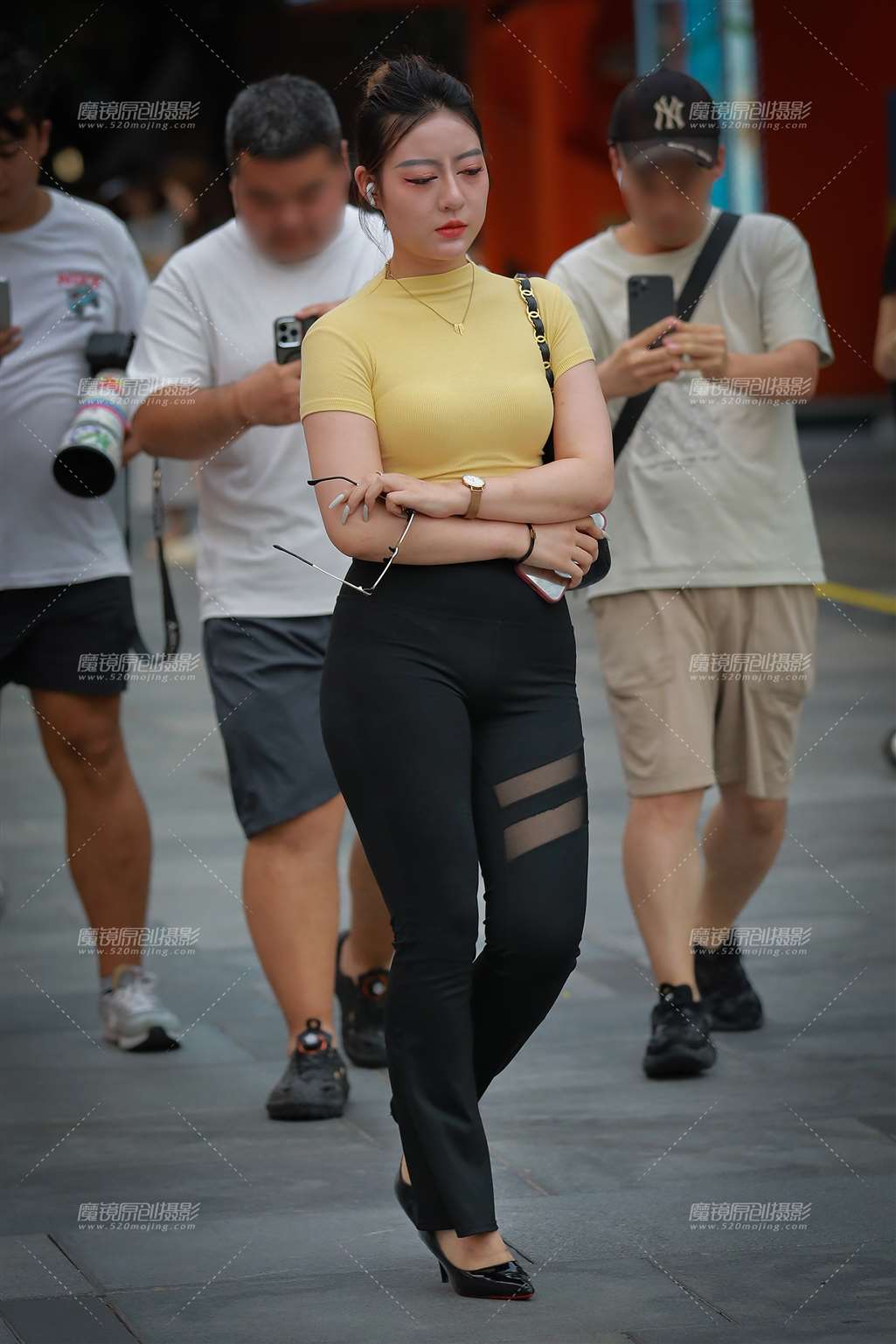 图片[3]-丰润黑色瑜伽裤美女-街拍流行馆