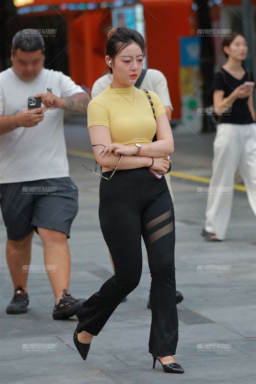 图片[4]-丰润黑色瑜伽裤美女-街拍流行馆