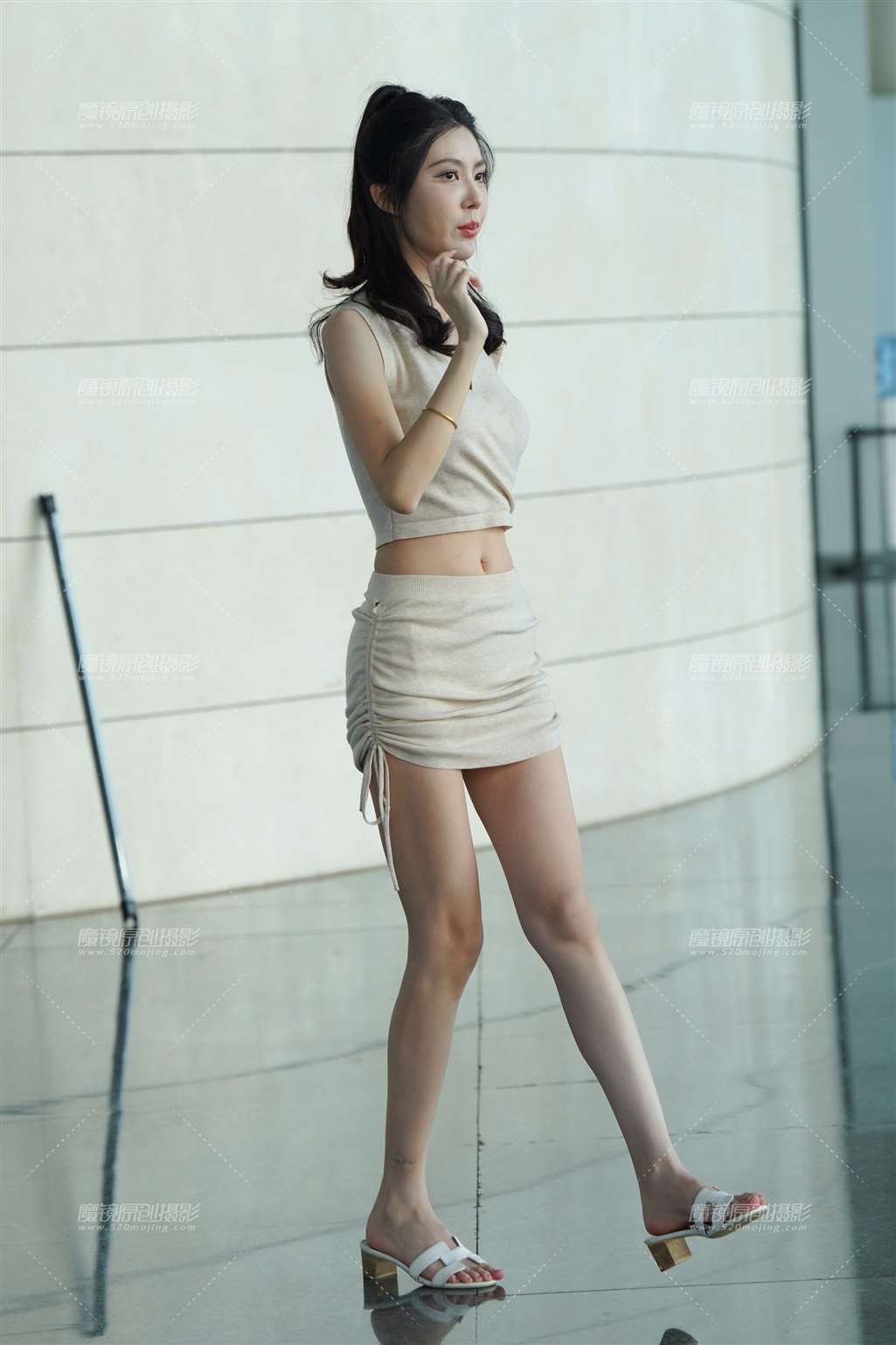 图片[3]-长腿美足-街拍流行馆