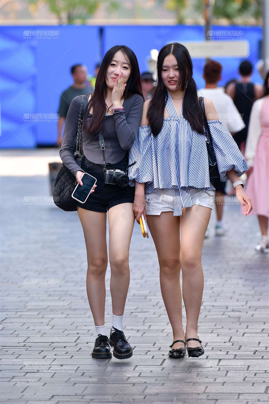 图片[3]-姐妹热裤美女-街拍流行馆