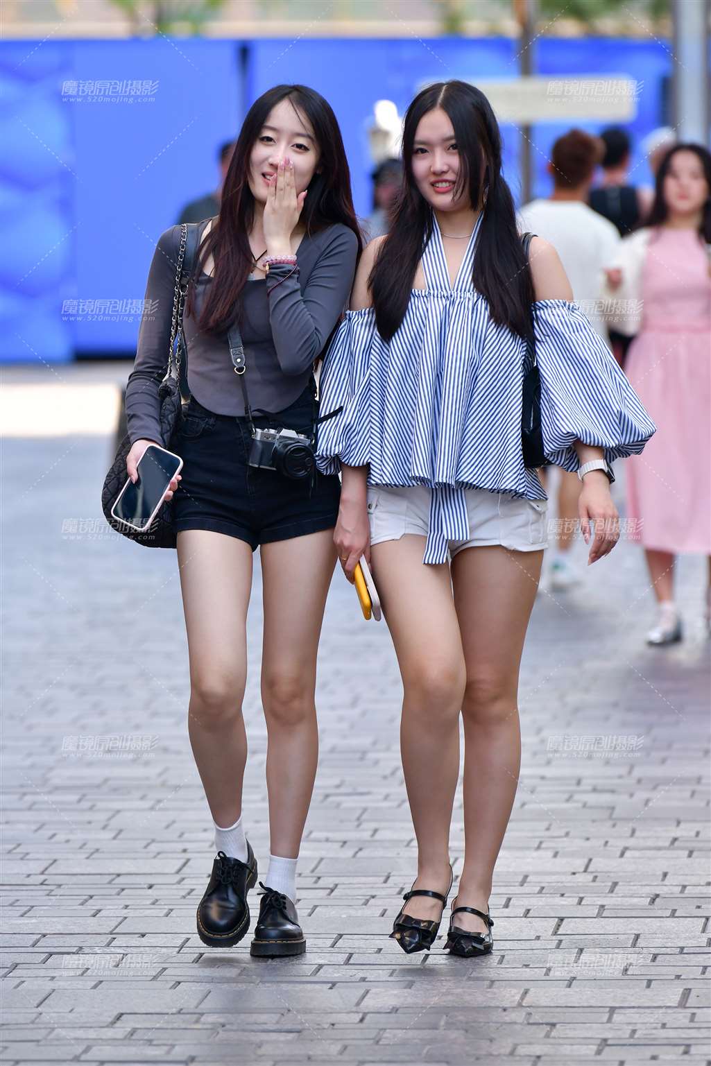 图片[4]-姐妹热裤美女-街拍流行馆