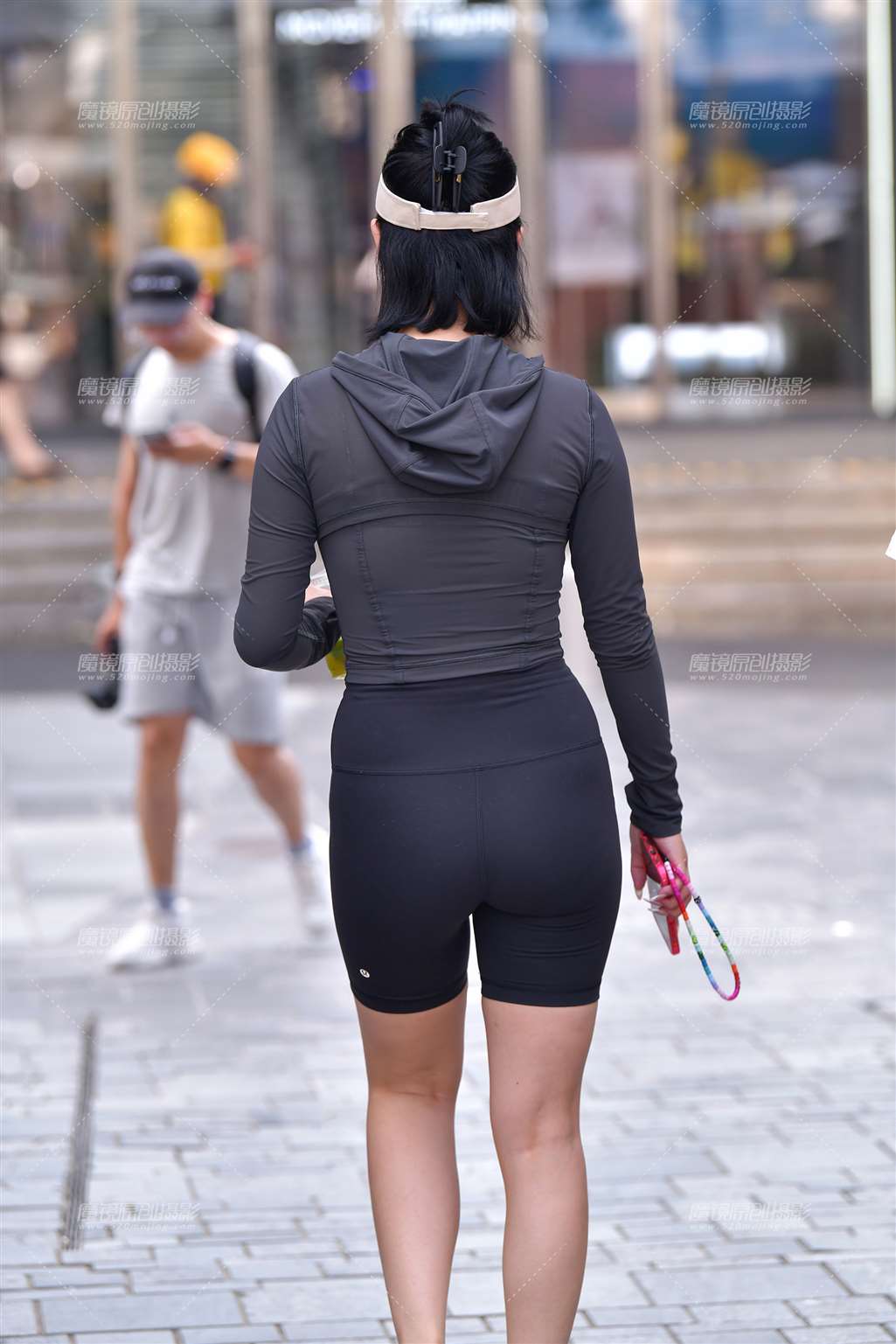 图片[3]-五分紧身裤美女-街拍流行馆