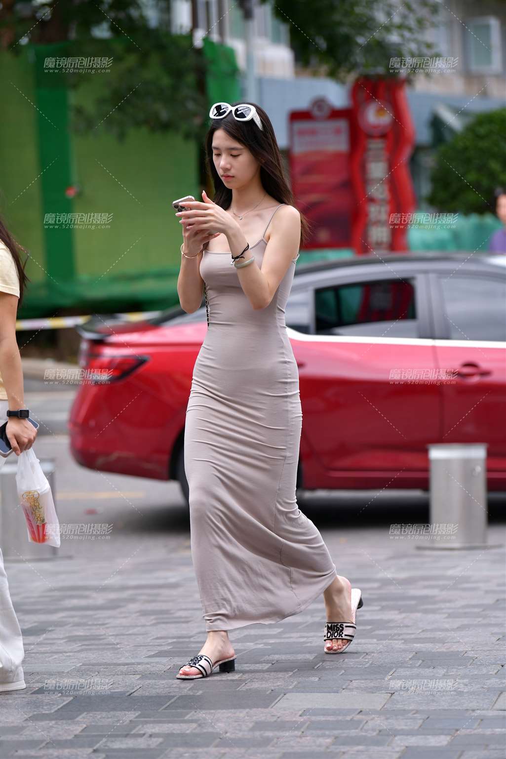 图片[4]-棉质灰长裙美女-街拍流行馆