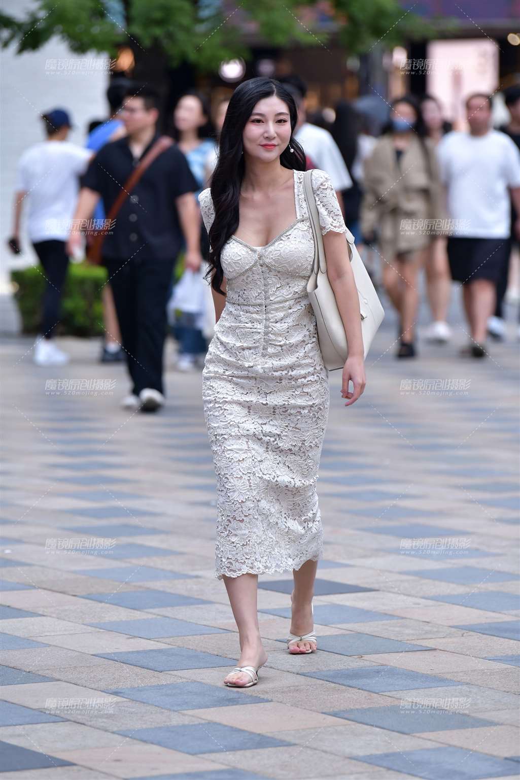 图片[5]-气质白长裙美女-街拍流行馆