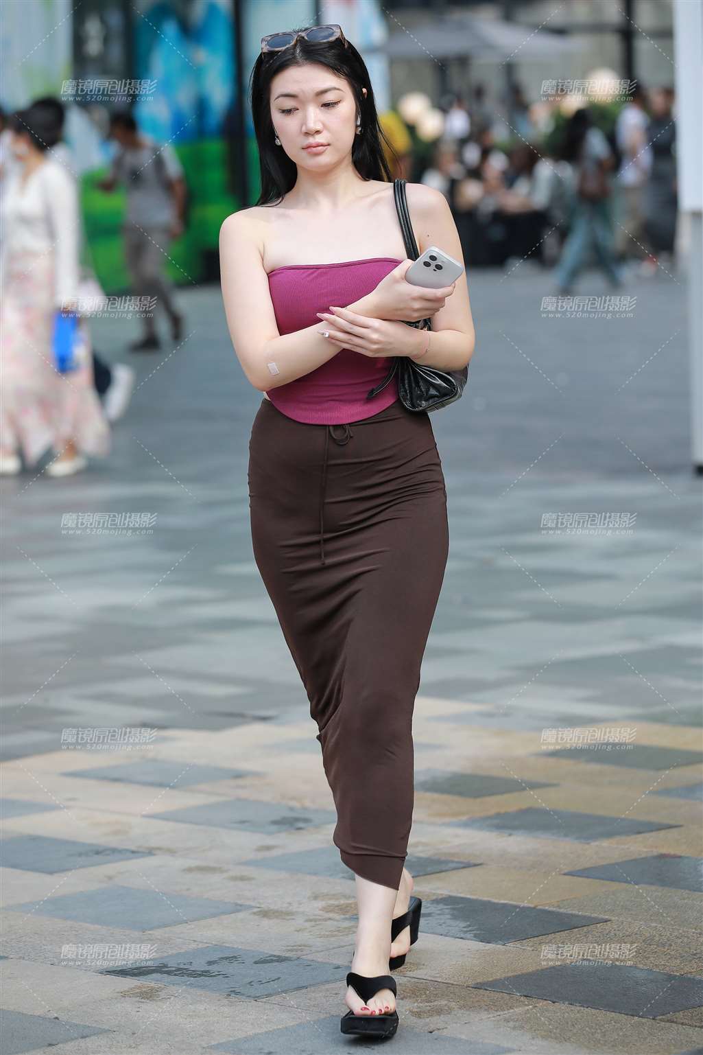 图片[3]-棕色包臀裙美女-街拍流行馆