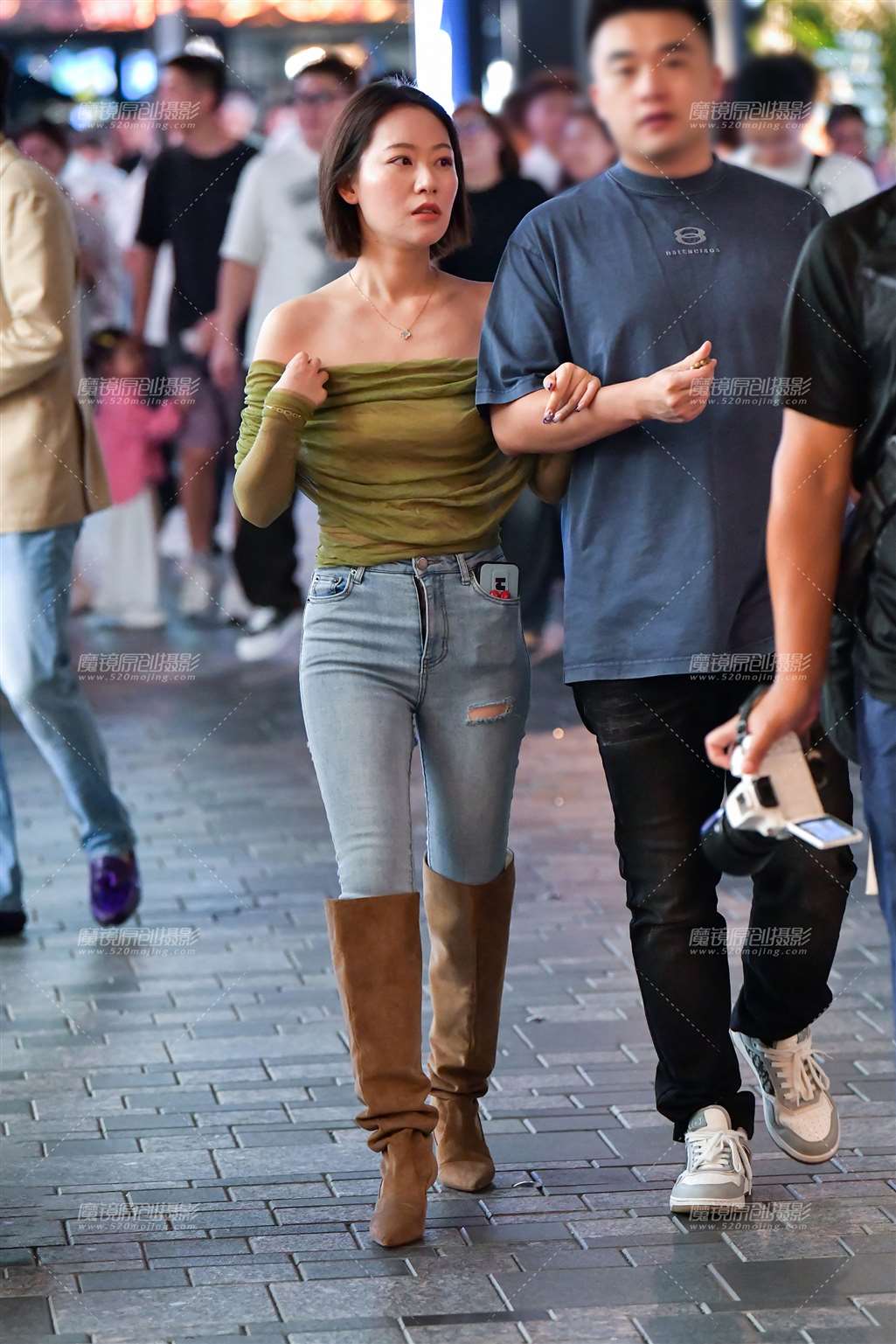图片[3]-长靴牛仔裤美女-街拍流行馆