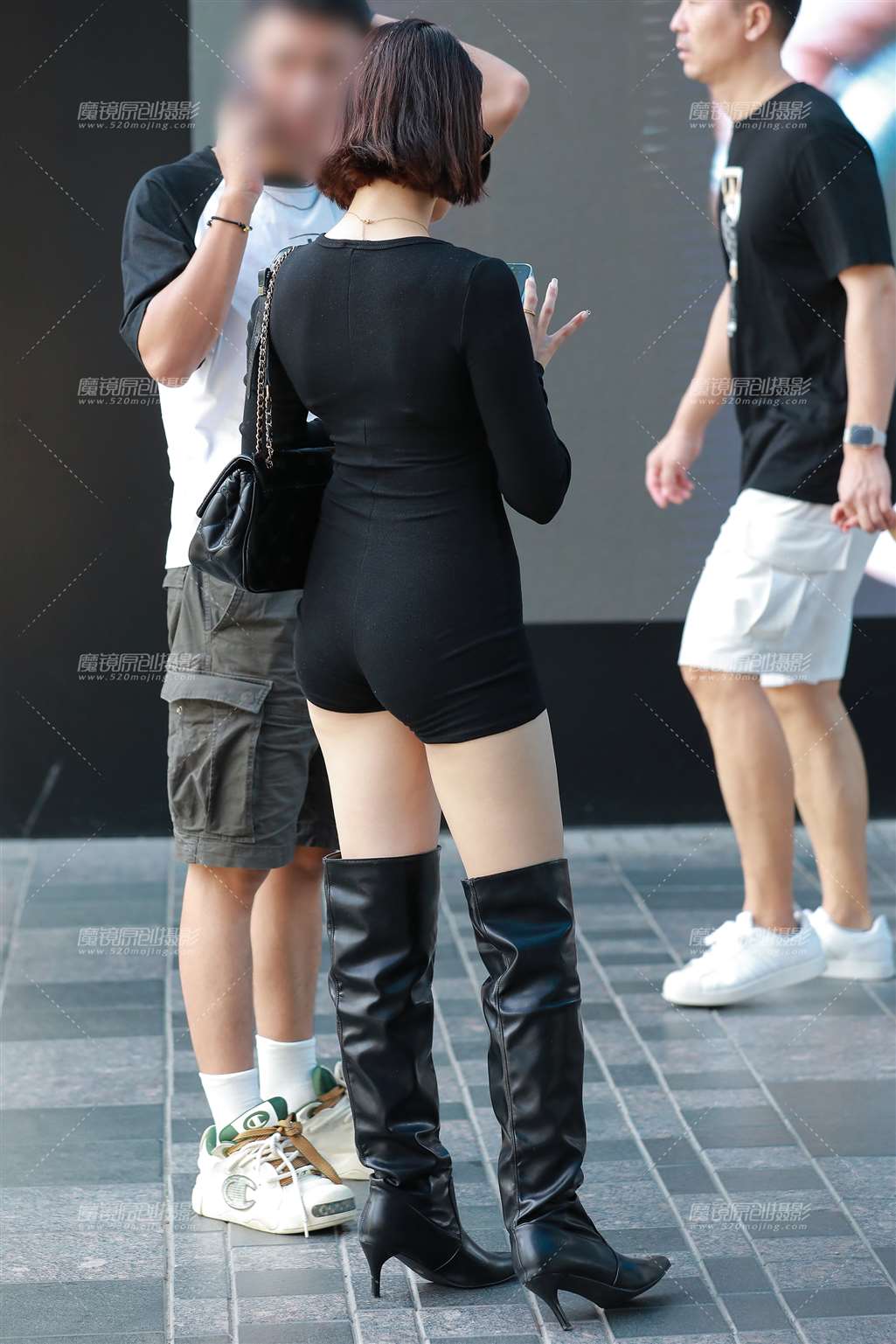 图片[2]-黑色连体热裤女友-街拍流行馆