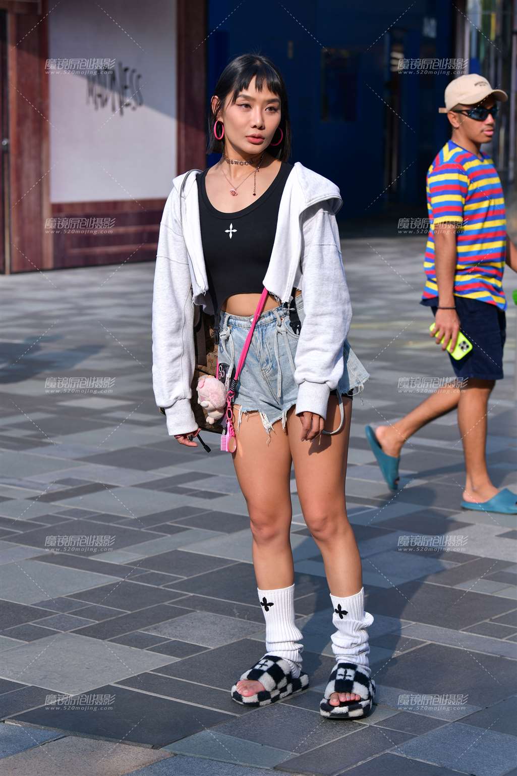 图片[5]-逛街拍照热裤美女-街拍流行馆