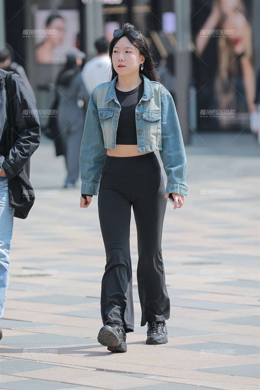 图片[5]-黑色瑜伽裤美女-街拍流行馆