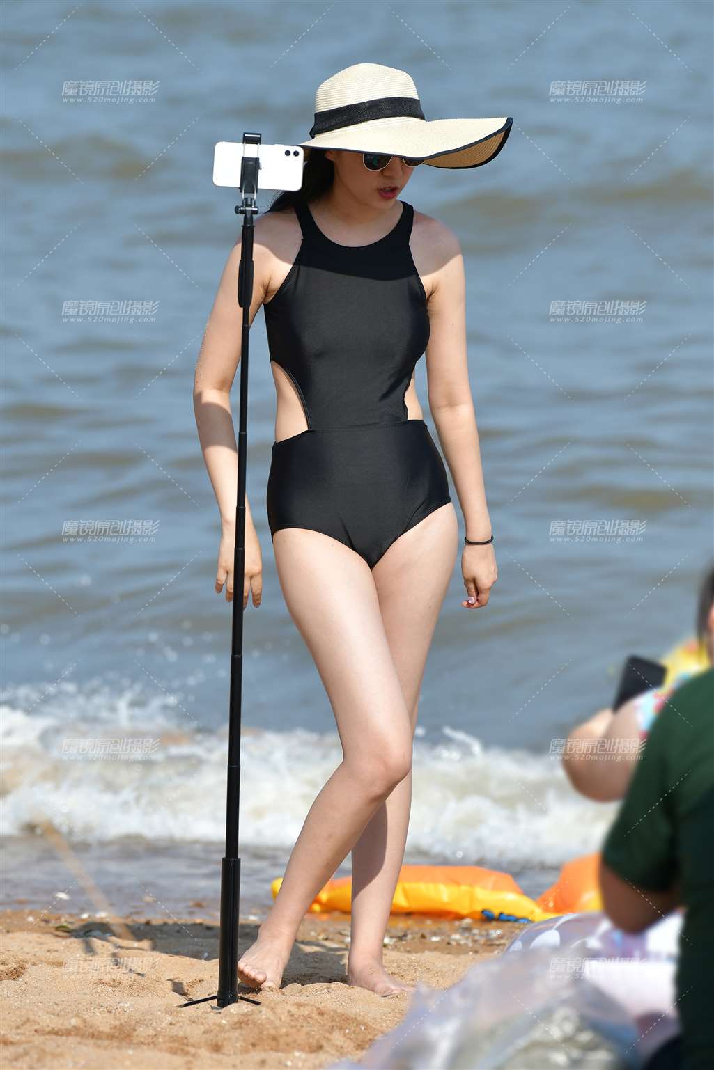 图片[4]-柔软沙滩自拍高挑美女-街拍流行馆