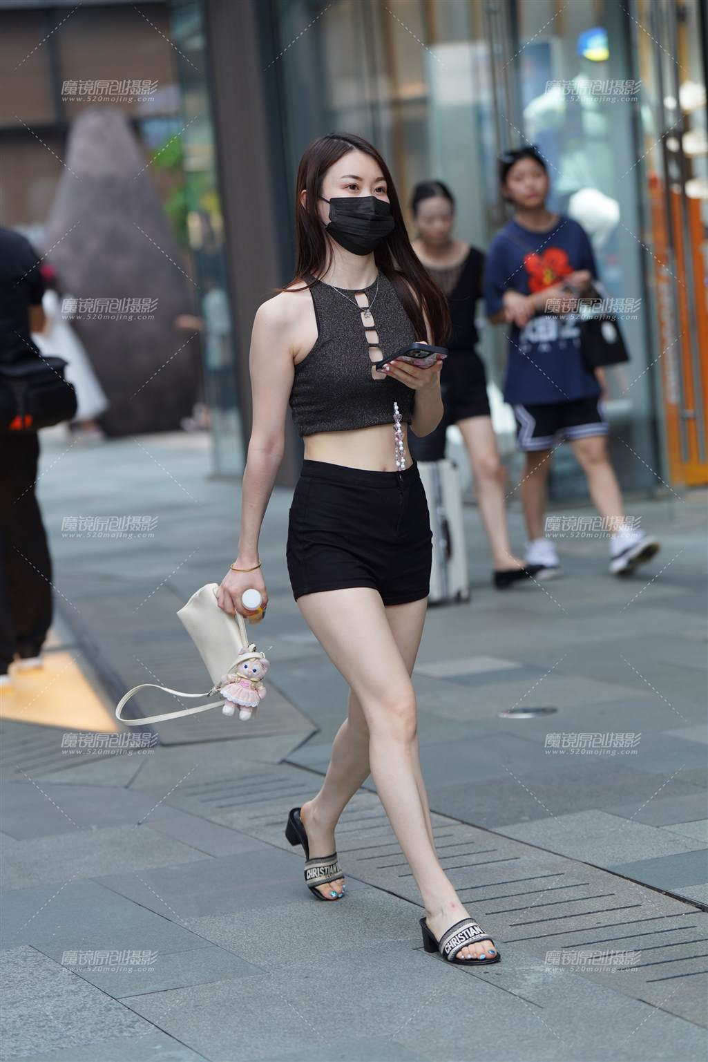 图片[1]-热裤美眉-街拍流行馆