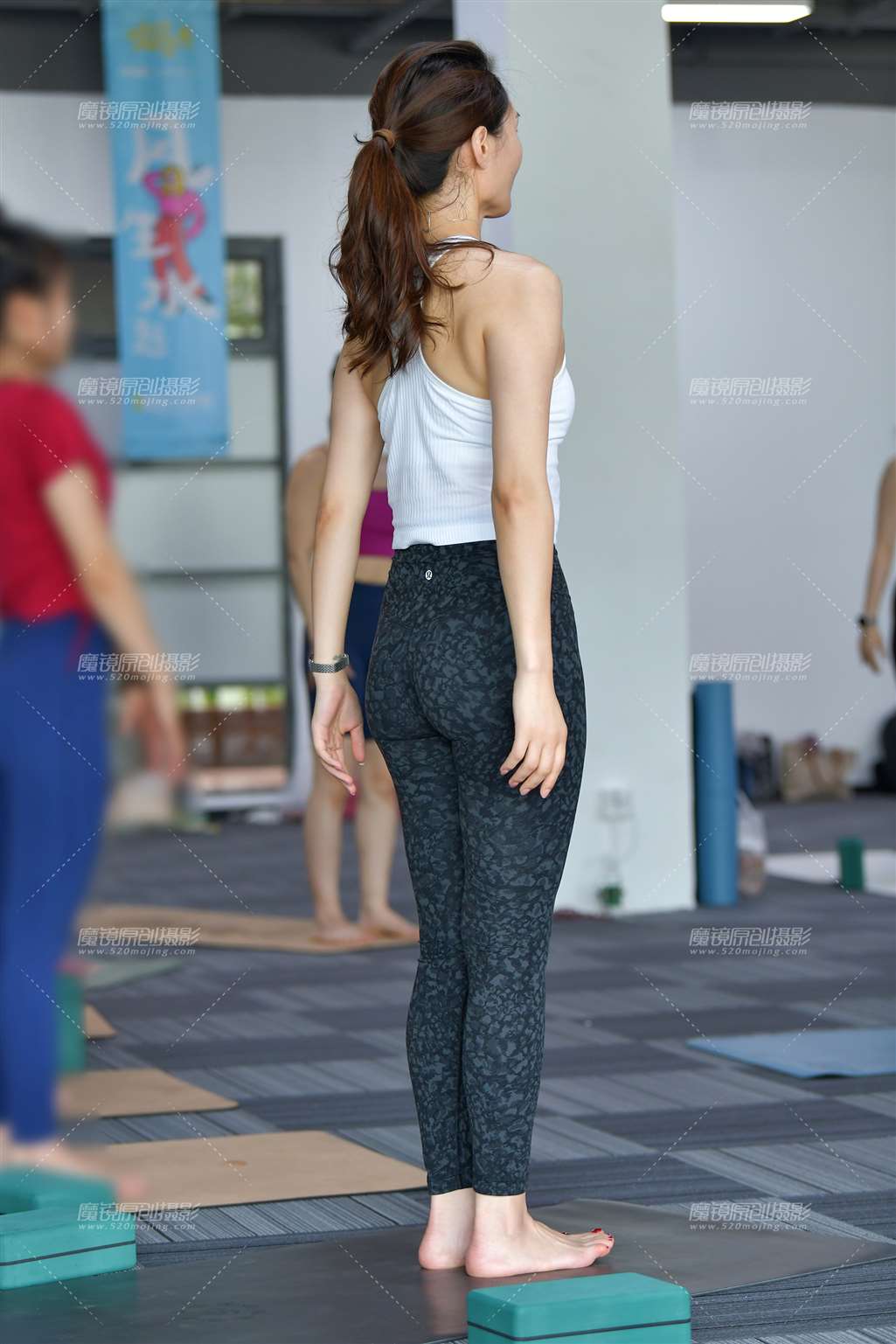 图片[4]-韵味豹纹舒展瑜伽美女-街拍流行馆