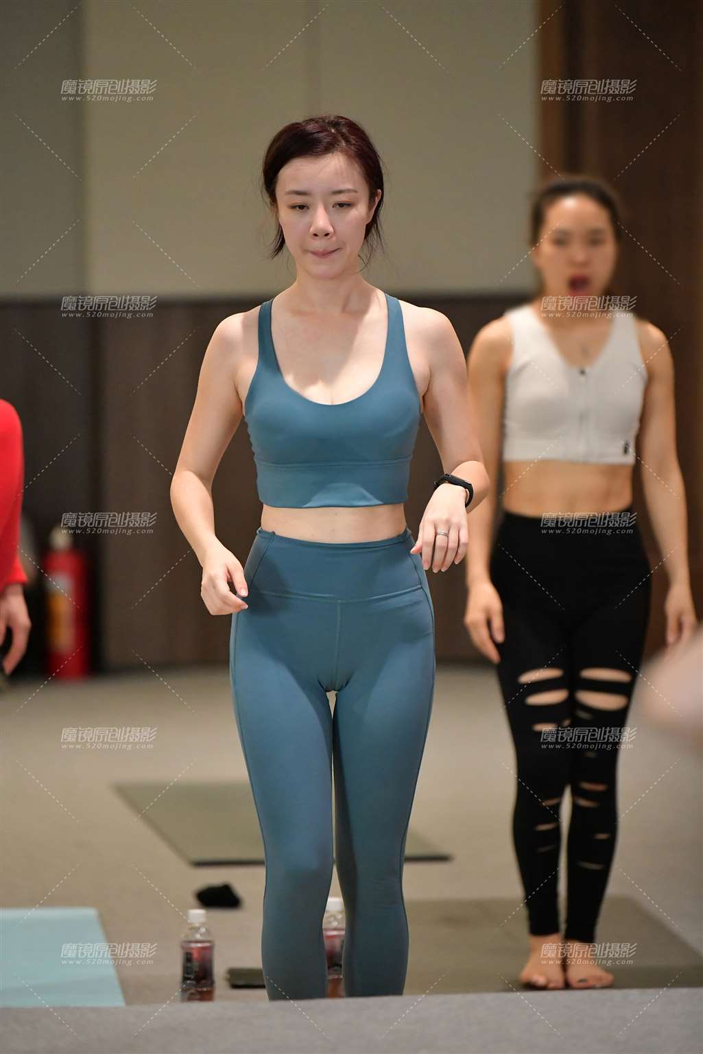 图片[5]-高挑气质舒展瑜伽美女-街拍流行馆