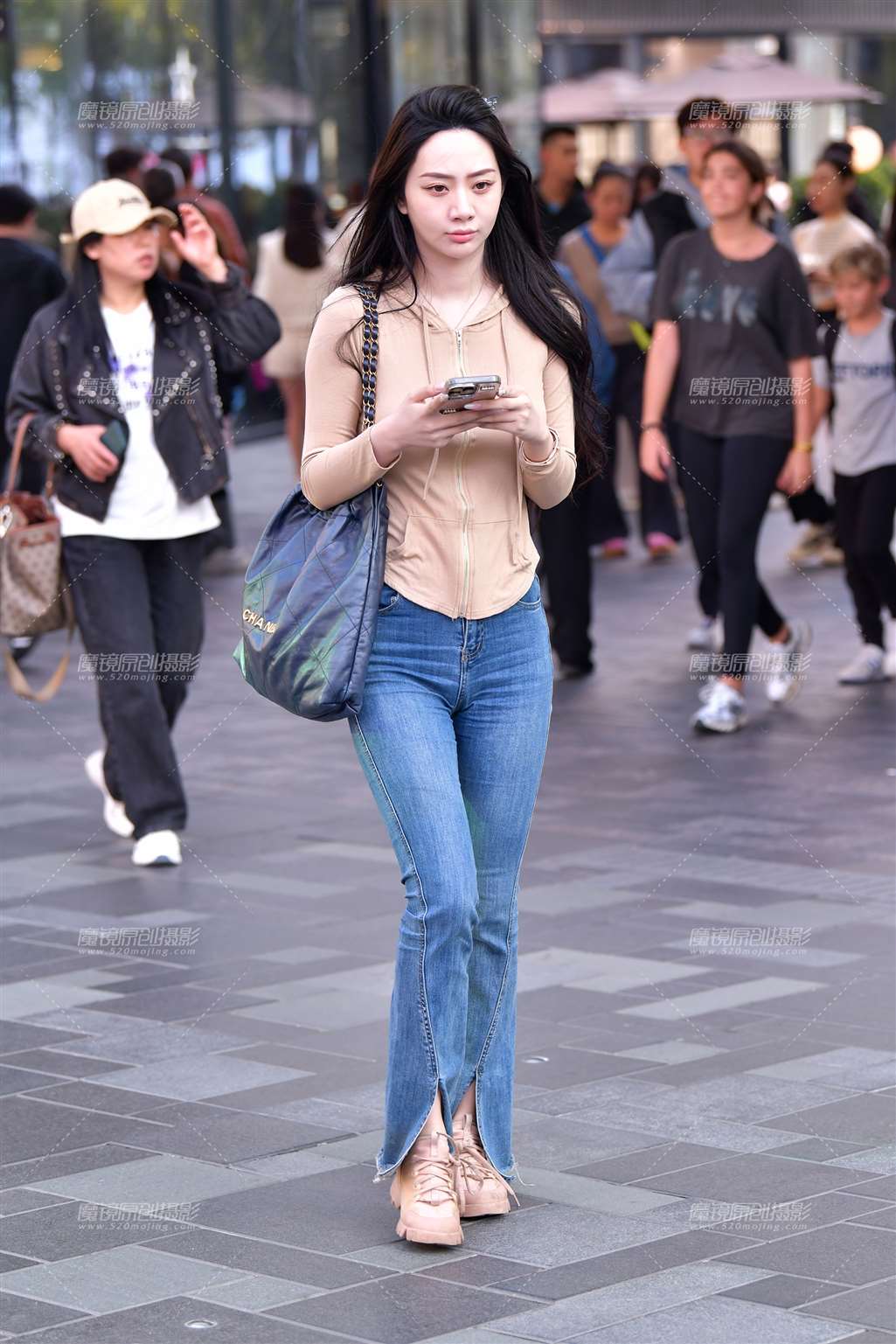 图片[1]-清新牛仔裤美女-街拍流行馆