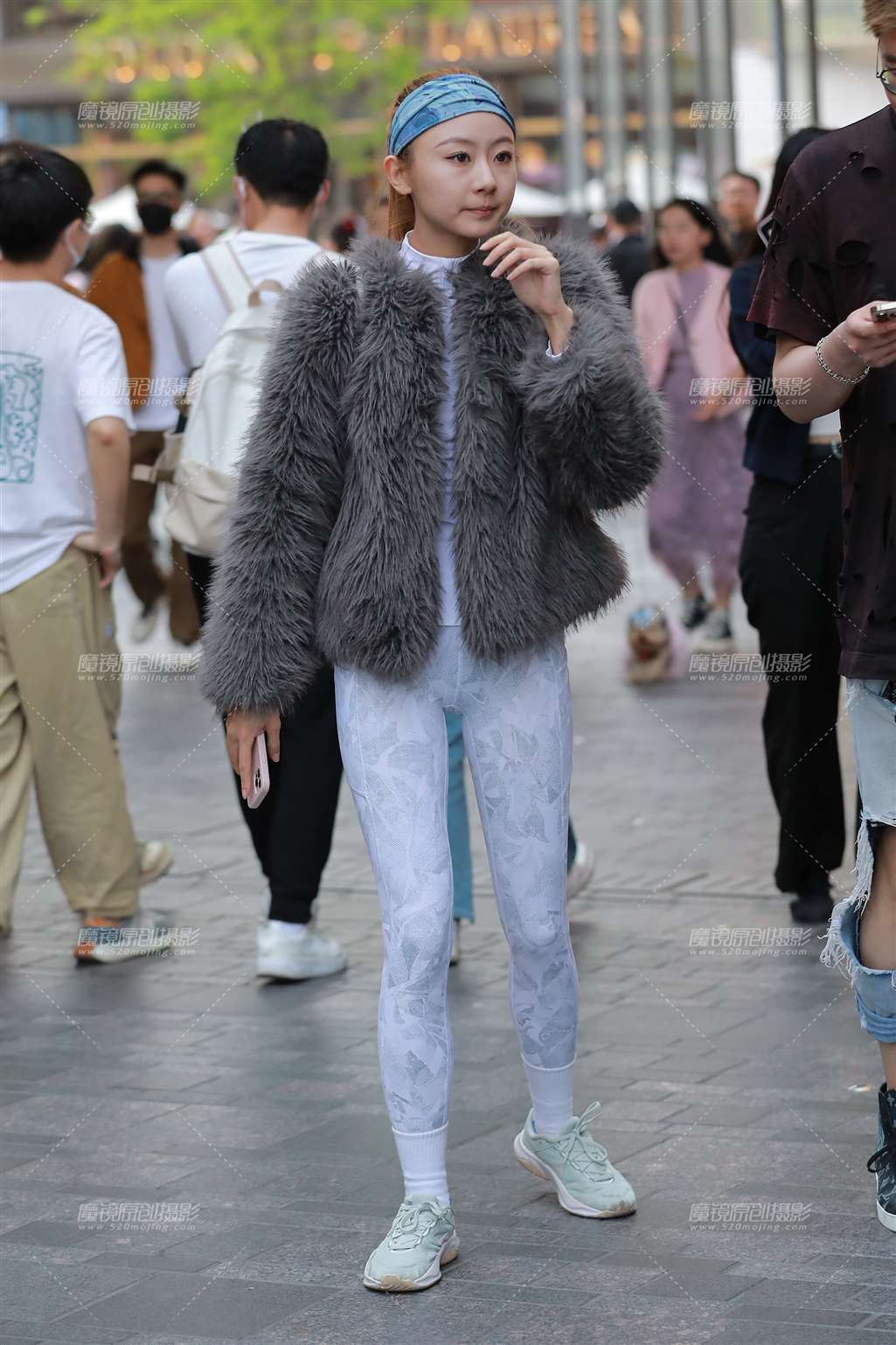 图片[4]-浅色瑜伽裤美女-街拍流行馆