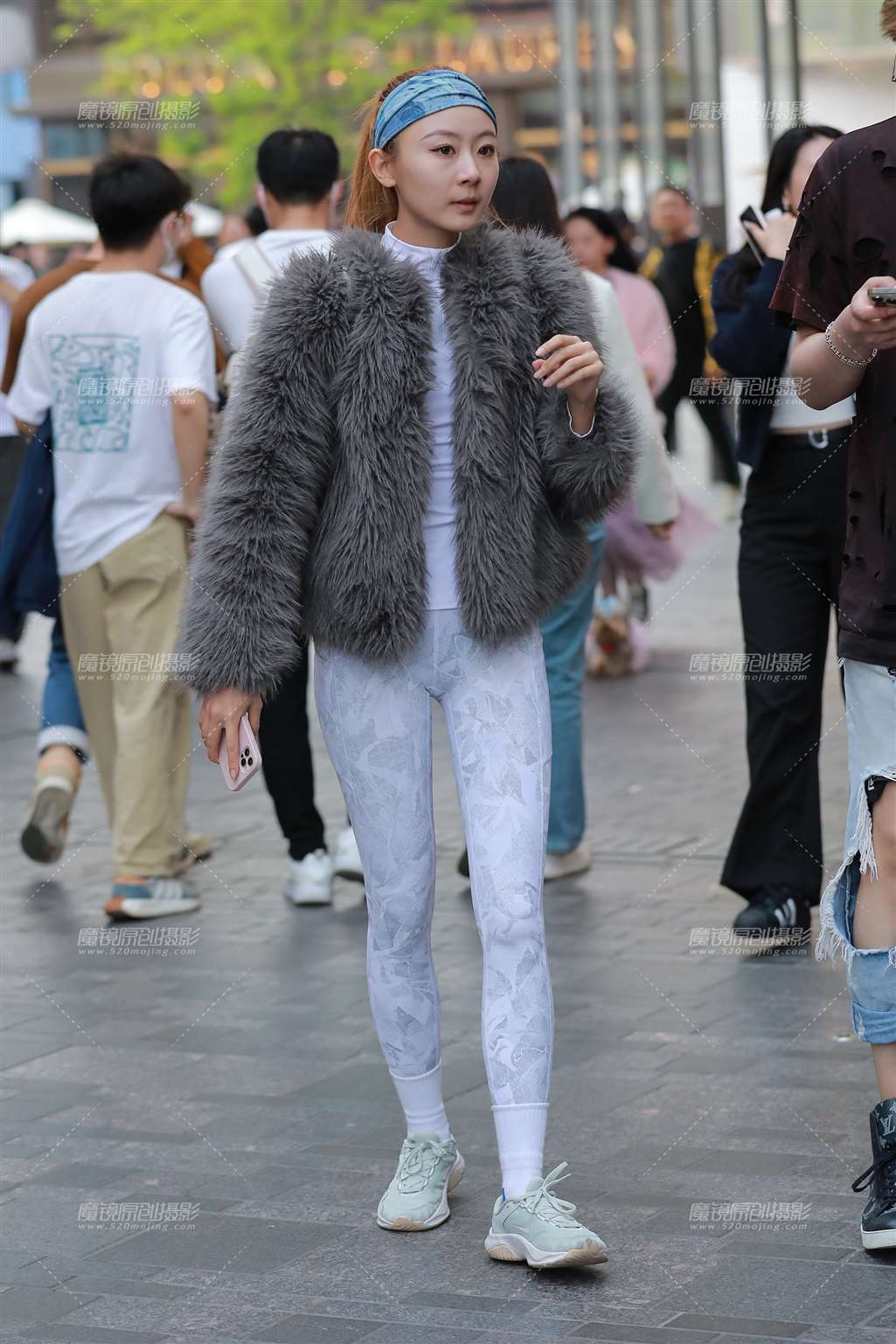 图片[5]-浅色瑜伽裤美女-街拍流行馆