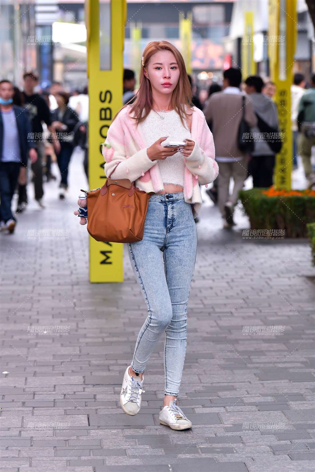 图片[5]-苗条紧身牛仔裤美女-街拍流行馆