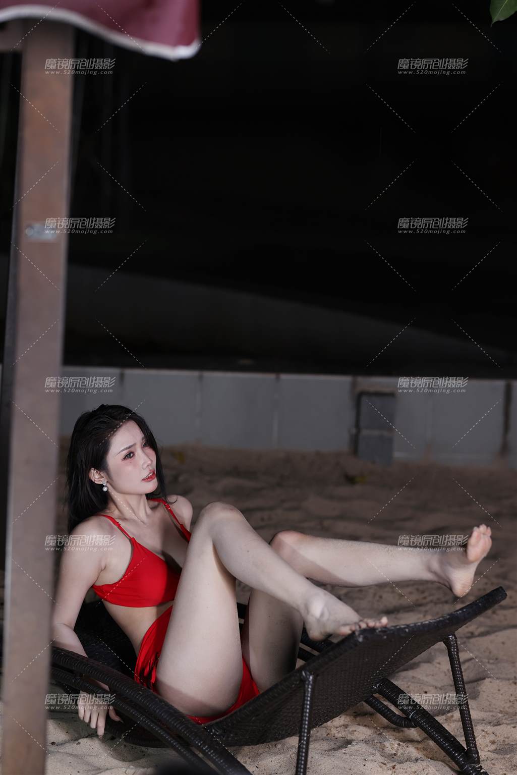 图片[2]-极品红色比基尼白皙美模小思佳-街拍流行馆
