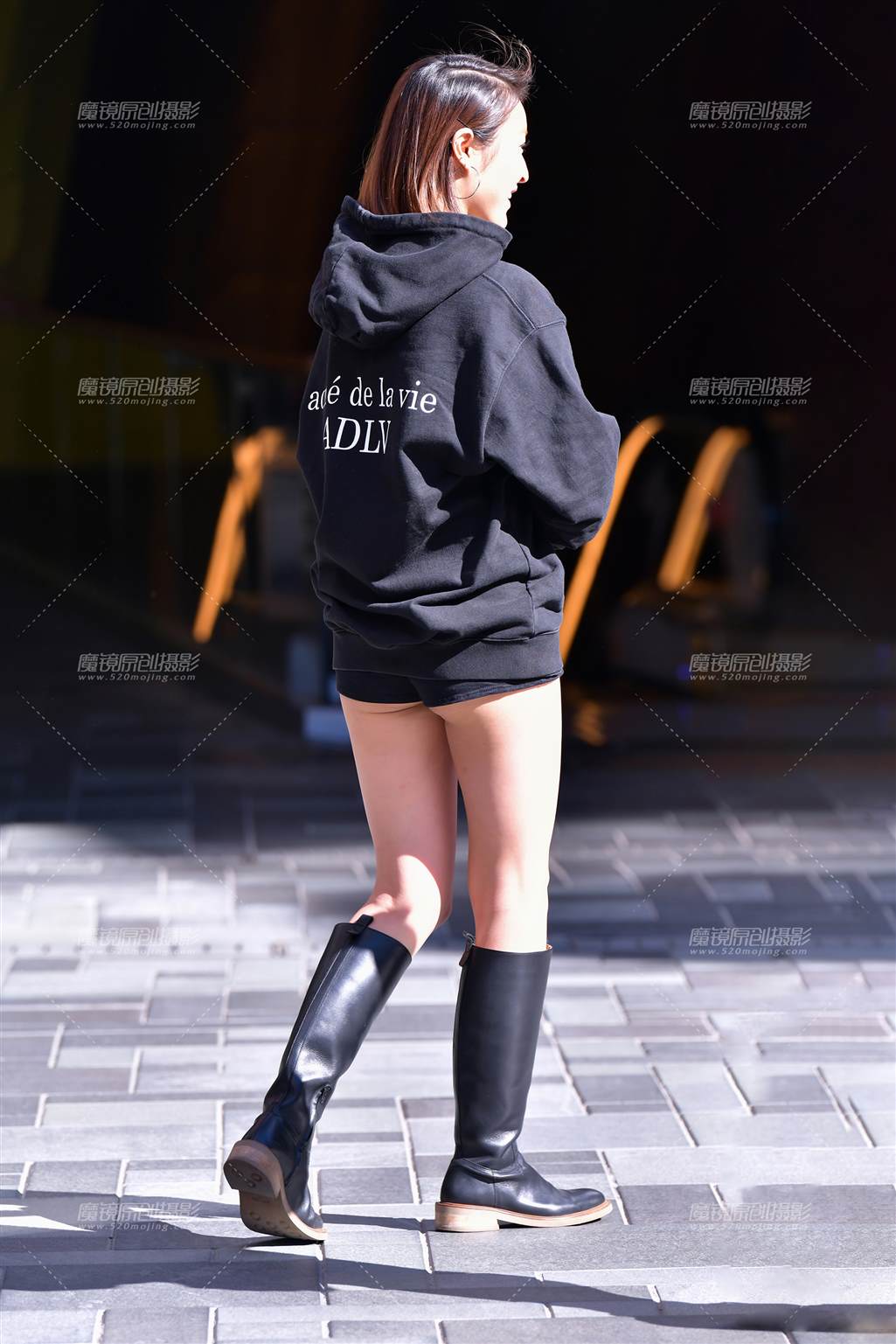 图片[4]-活泼超短黑热裤美女-街拍流行馆