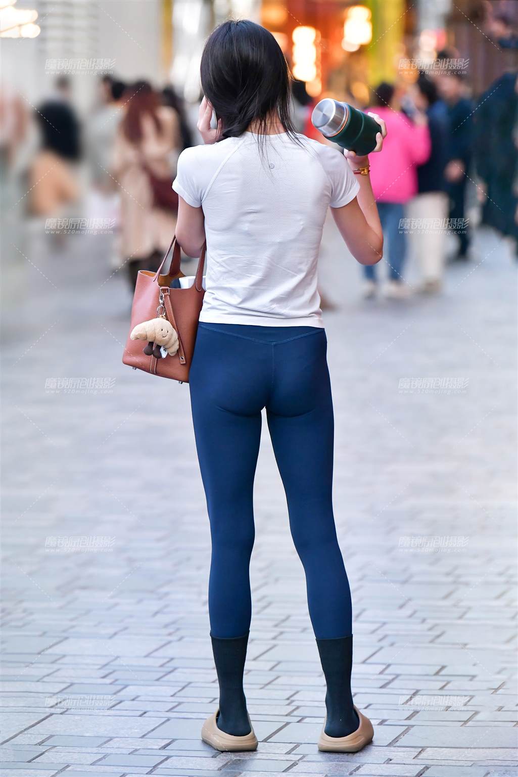 图片[2]-深蓝瑜伽紧身裤美女-街拍流行馆