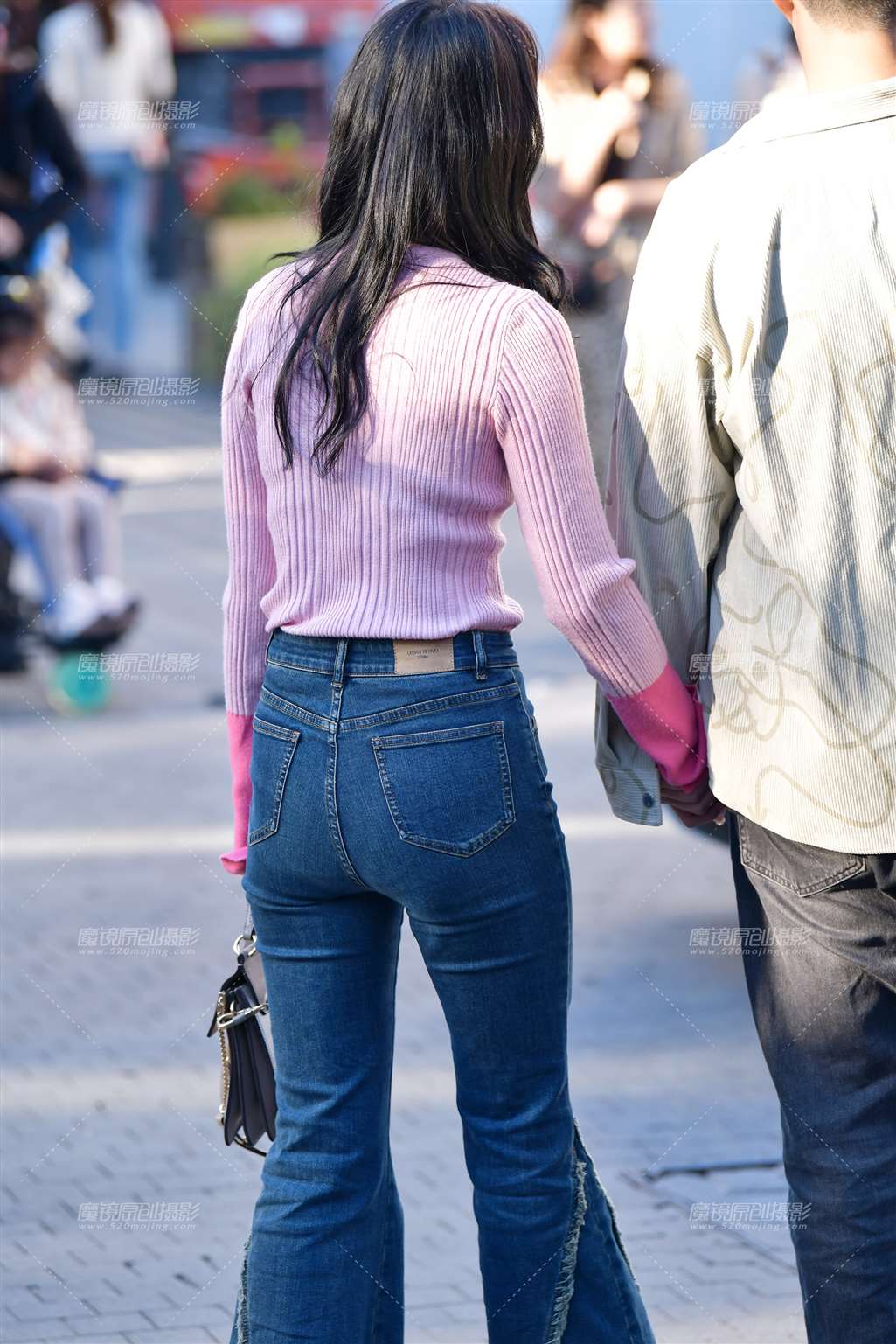 图片[3]-阔腿牛仔裤高挑美女-街拍流行馆