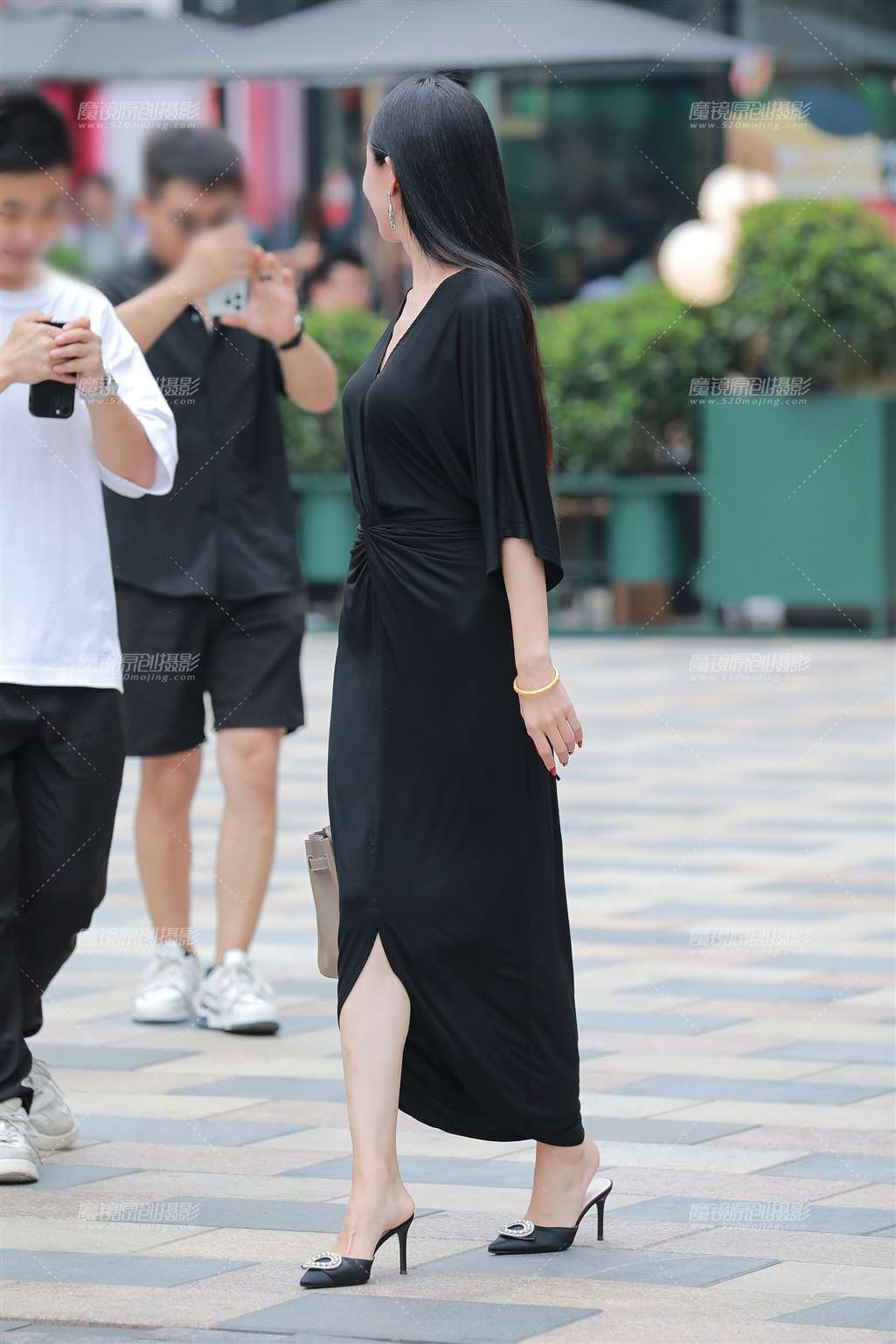 图片[5]-黑连衣裙美女-街拍流行馆