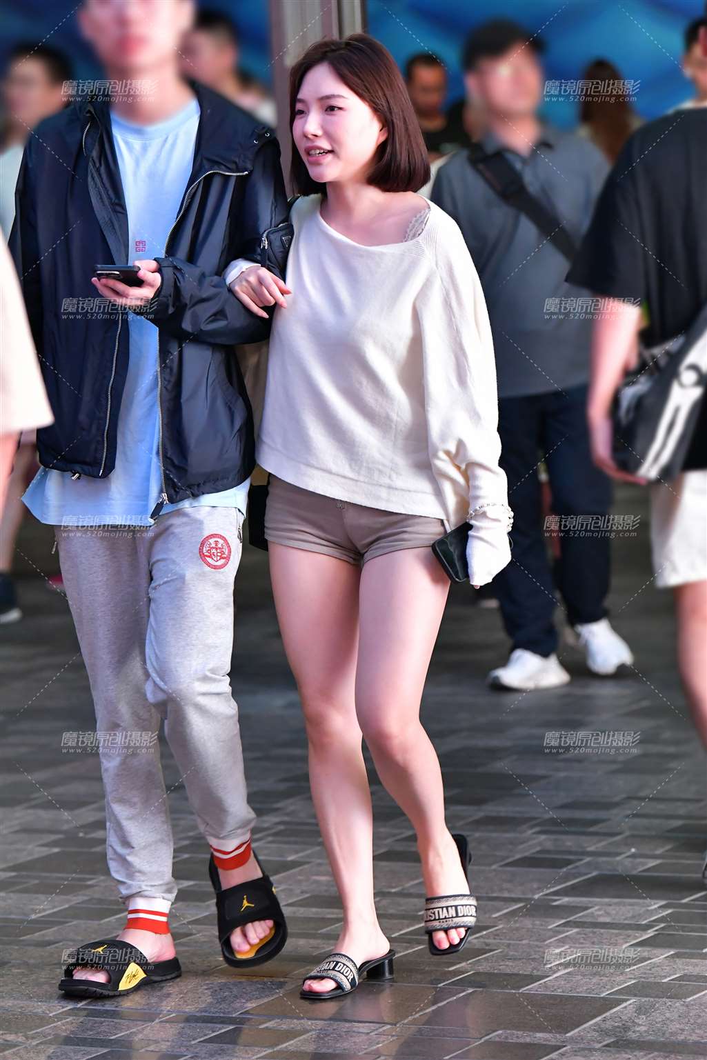 图片[4]-逛街米色热裤美女-街拍流行馆