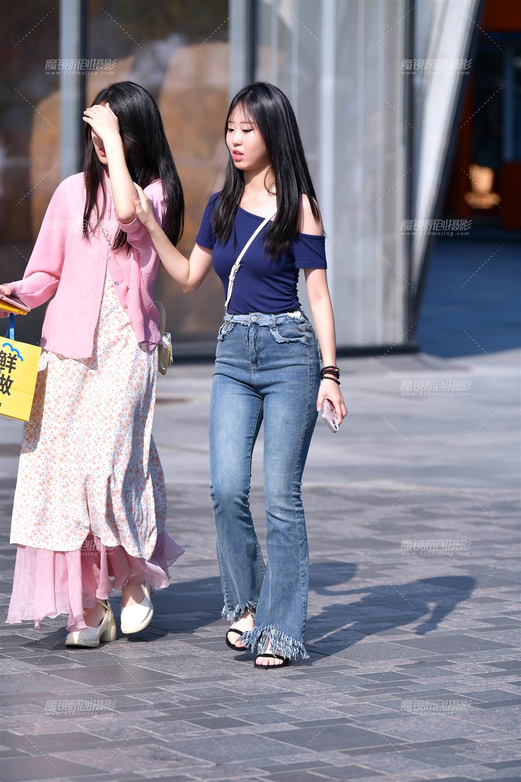 图片[4]-搭讪牛仔裤活泼小美女-街拍流行馆