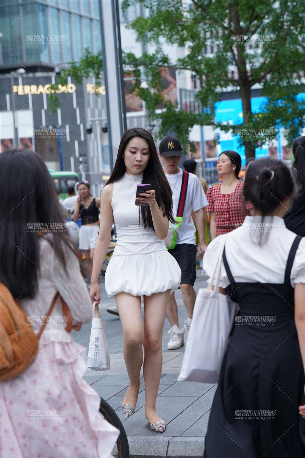 图片[3]-白裙美腿-街拍流行馆