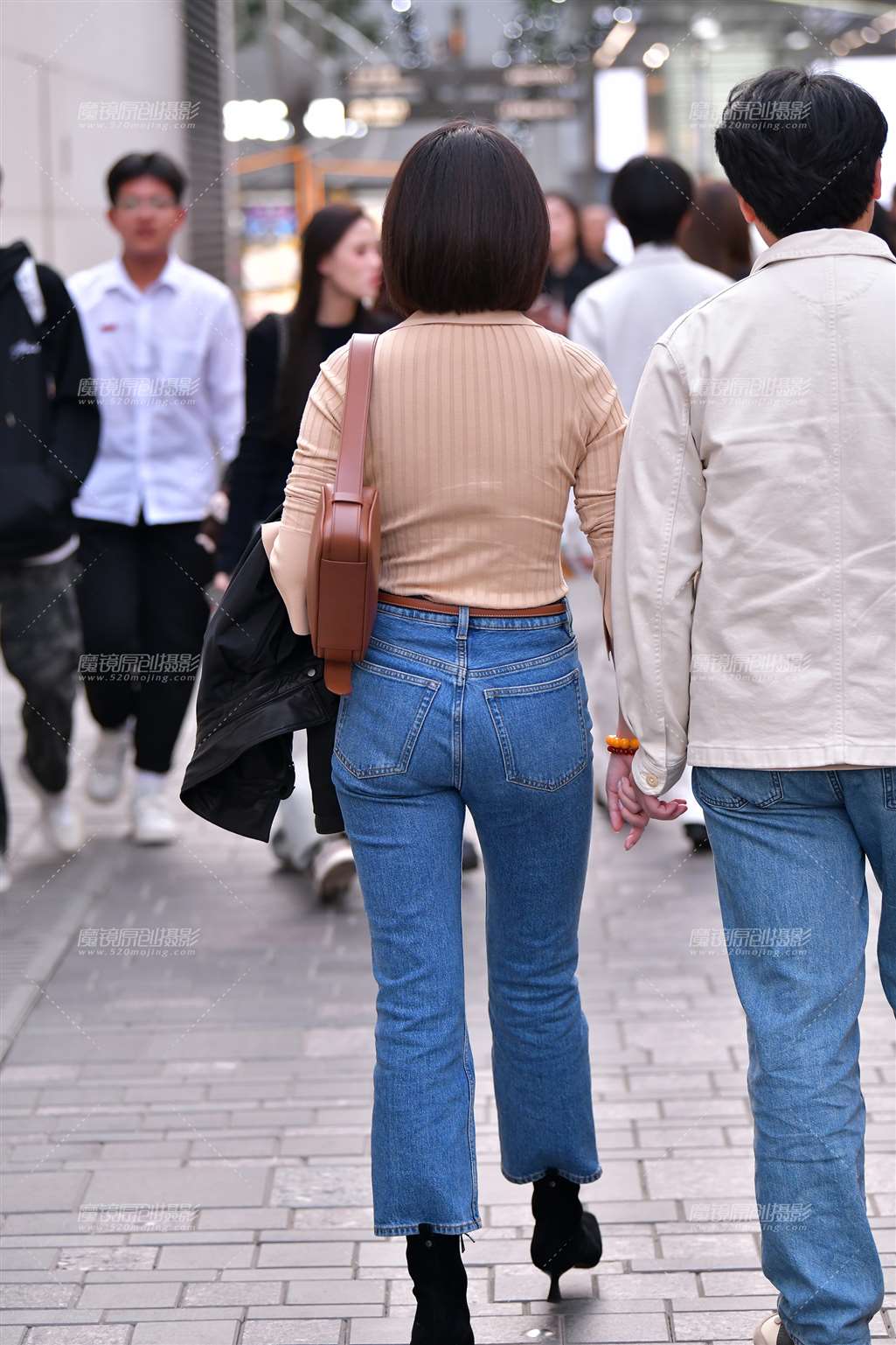 图片[4]-黑高跟九分牛仔裤美女-街拍流行馆