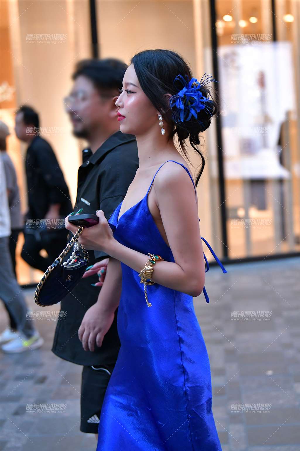 图片[5]-婀娜紫色绸缎长裙美女-街拍流行馆