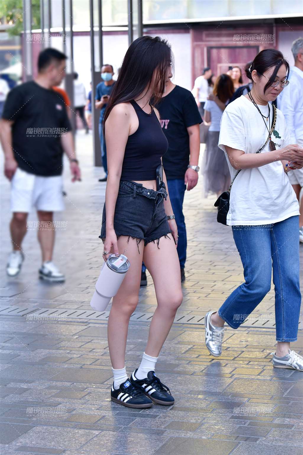 图片[4]-黑色牛仔热裤美女-街拍流行馆