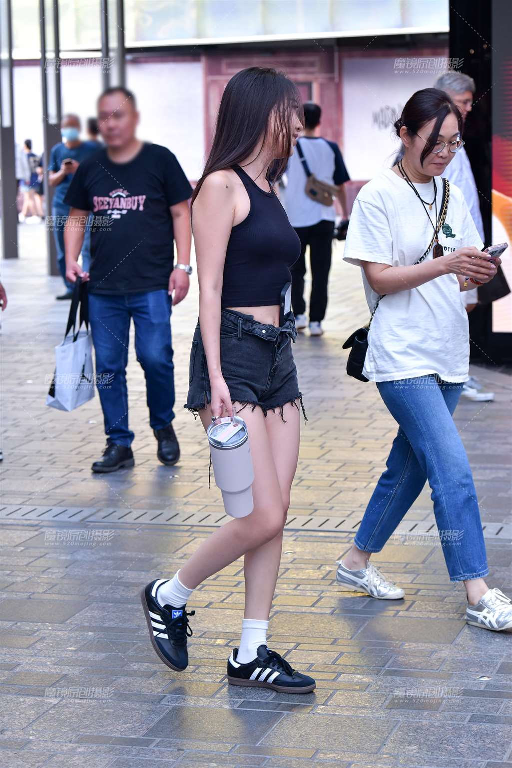 图片[5]-黑色牛仔热裤美女-街拍流行馆