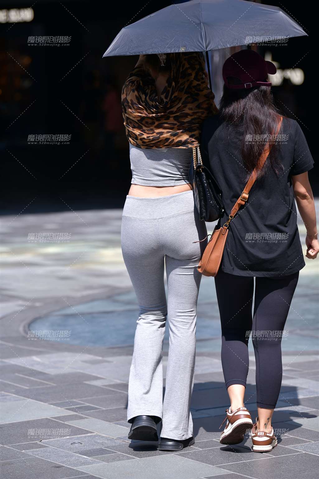 图片[2]-美甲太阳镜紧身裤美女-街拍流行馆