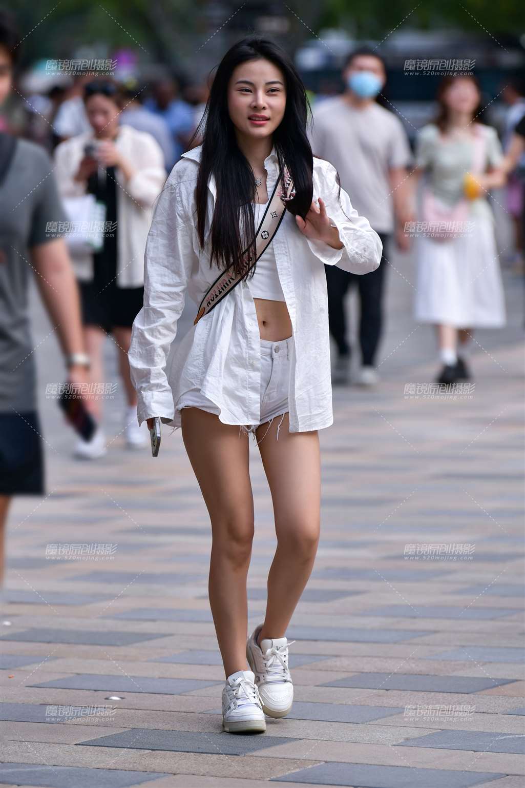 图片[4]-洁白热裤美女-街拍流行馆