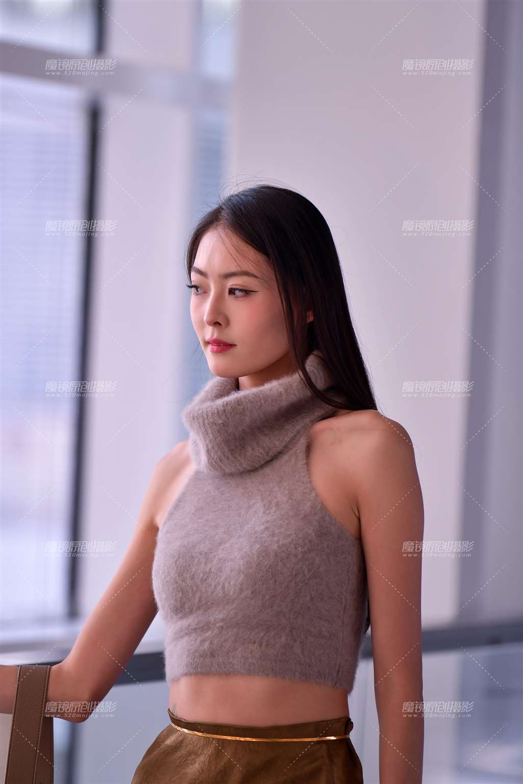 图片[3]-银色高跟长裙美女-街拍流行馆