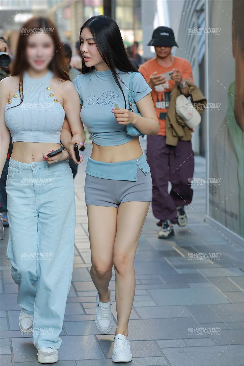 图片[5]-灰色热裤美女-街拍流行馆