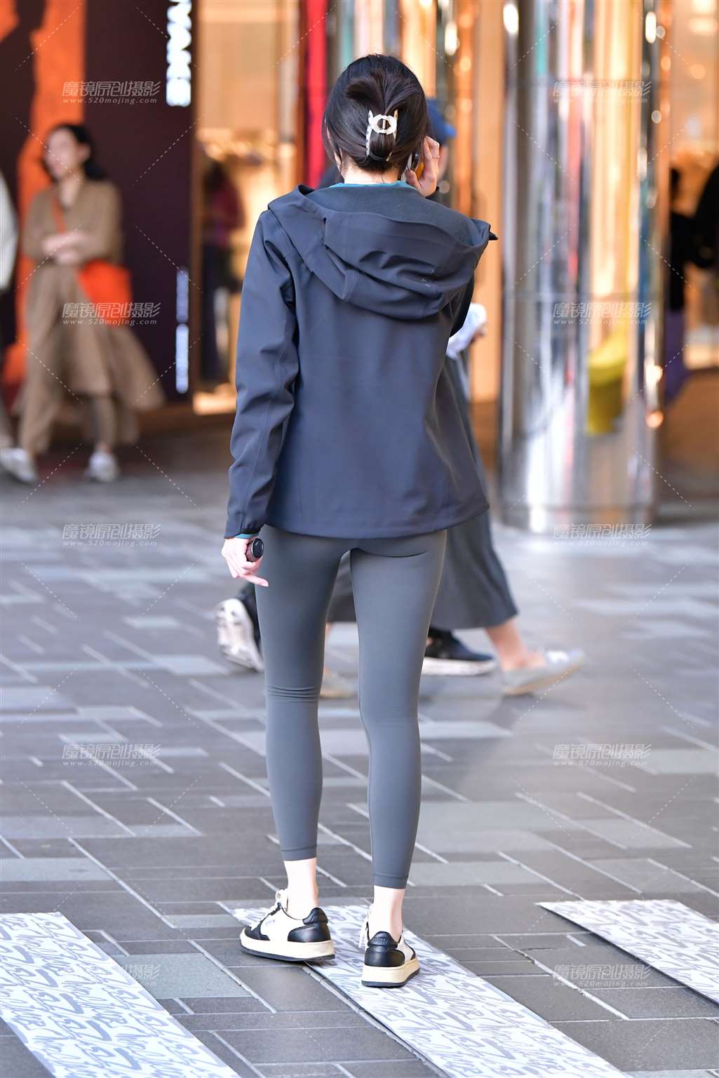 图片[3]-长腿紧身裤美女-街拍流行馆