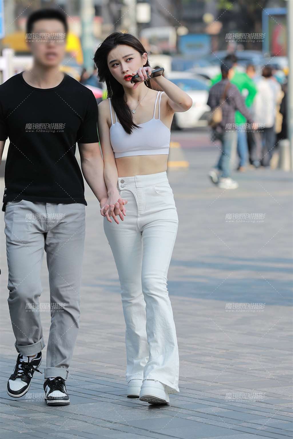 图片[4]-白色牛仔裤女友-街拍流行馆