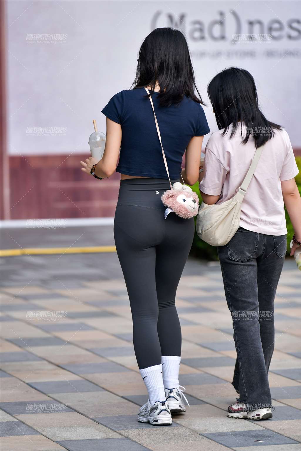 图片[3]-清秀瑜伽紧身裤美女-街拍流行馆